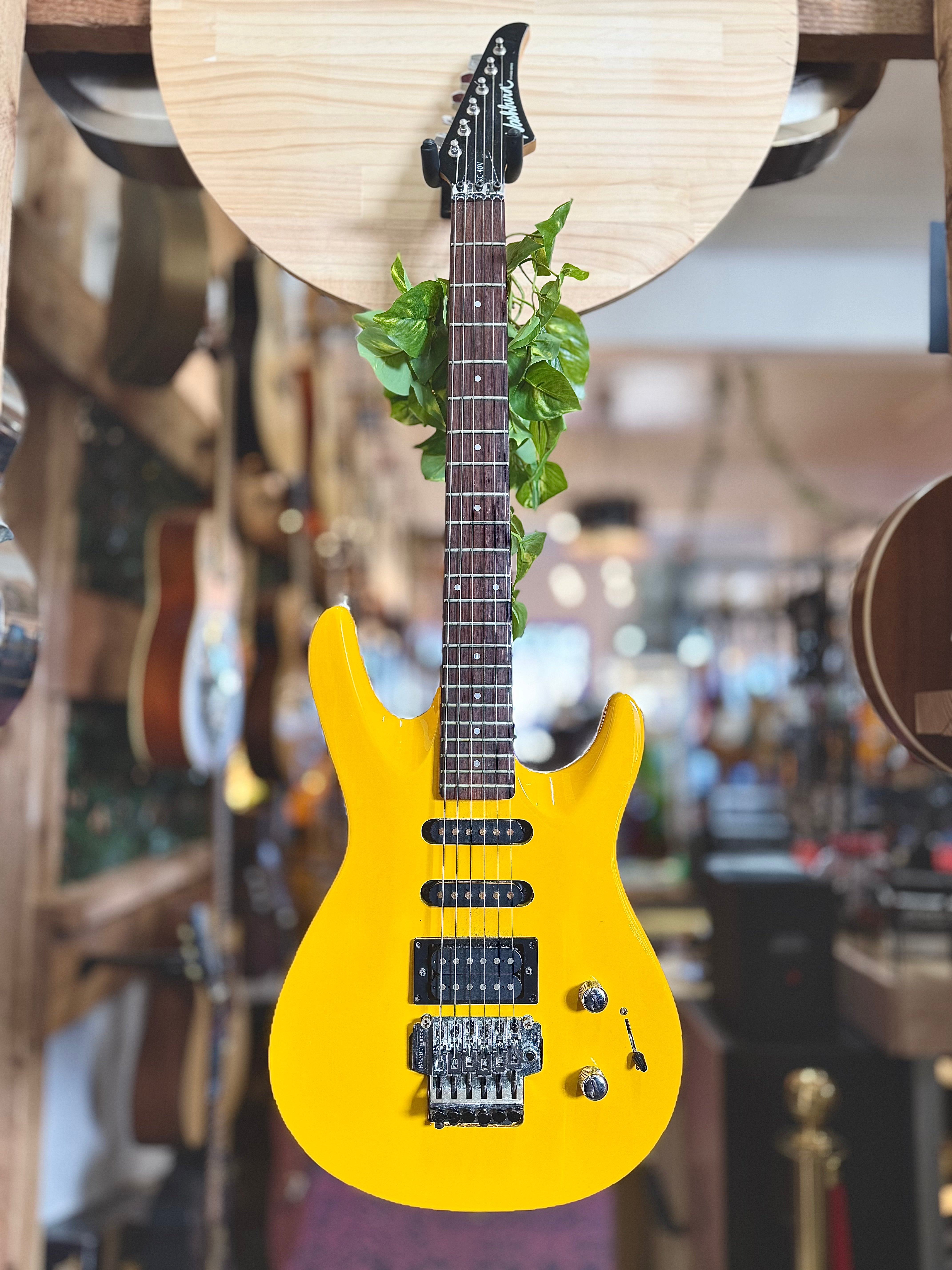Washburn | KC40-V | Taxi Yellow | Pre-Loved Washburn | KC40-V | Taxi Yellow | Pre-Loved